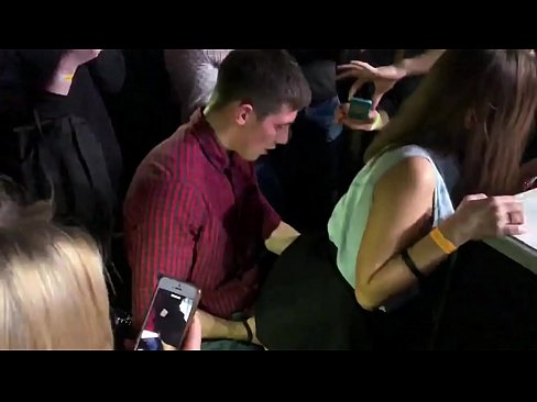 ❤️ Ubulili bangempela ku-nightclub yaseRussia. Intombazane yaseRussia eneminyaka engu-18 ubudala ingene endunu nasesithweni sangasese e-nightclub Izithombe zocansi ezisezingeni eliphezulu ku-zu.pornpk.ru ️❤