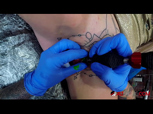 ❤️ U-Sully Savage oshisa izikhotha onama-tattoo okwedlulele wathola i-tattoo ku-clitoris yakhe Izithombe zocansi ezisezingeni eliphezulu ku-zu.pornpk.ru ️❤
